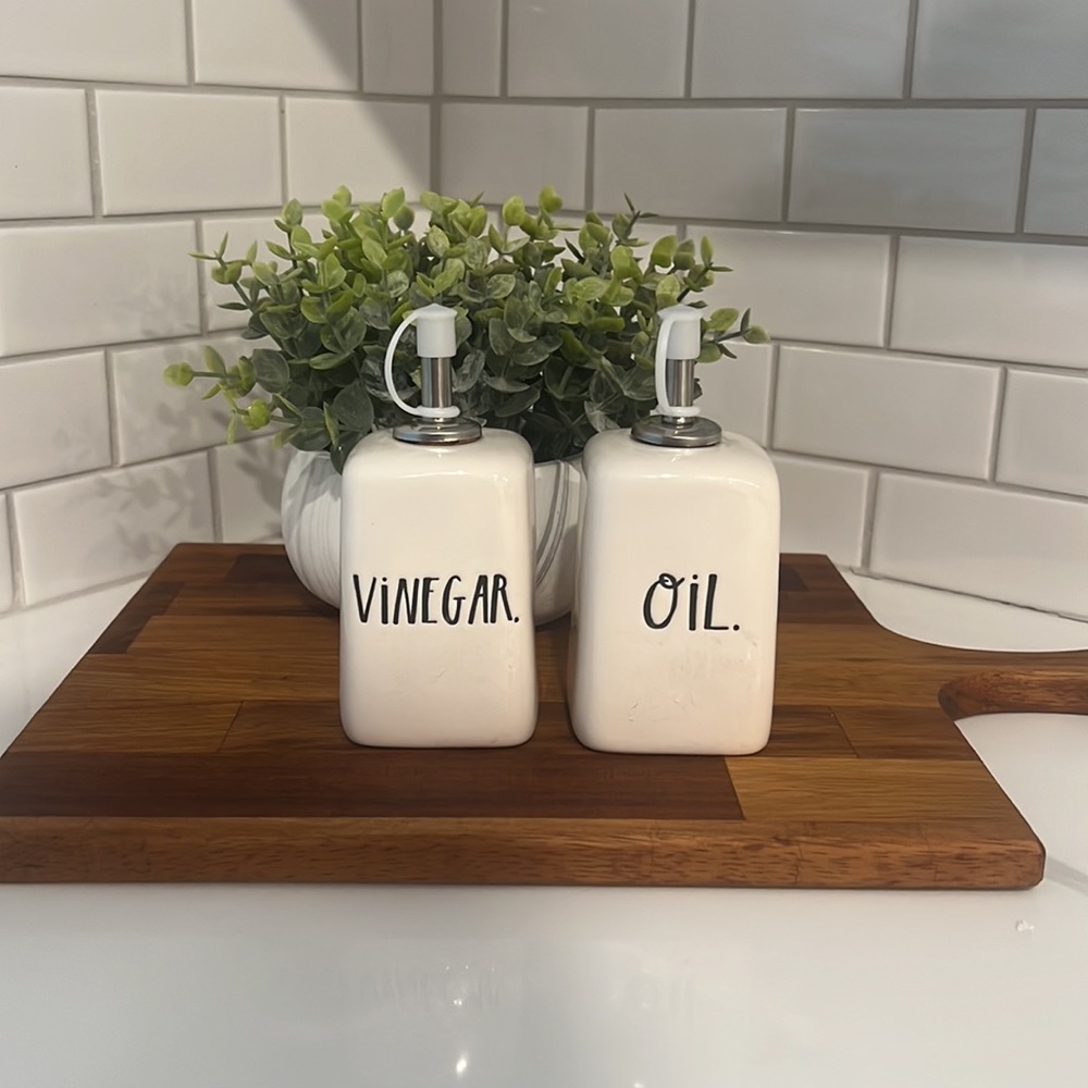 Cute Rae Dunn VINEGAR .& OIL.